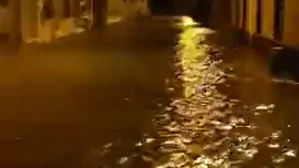 Una de las calles de El Rincon de los Pablos de Crevillent enegadas por el agua de madrugada. Una de las calles de El Rincon de los Pablos de Crevillent enegadas por el agua de madrugada.