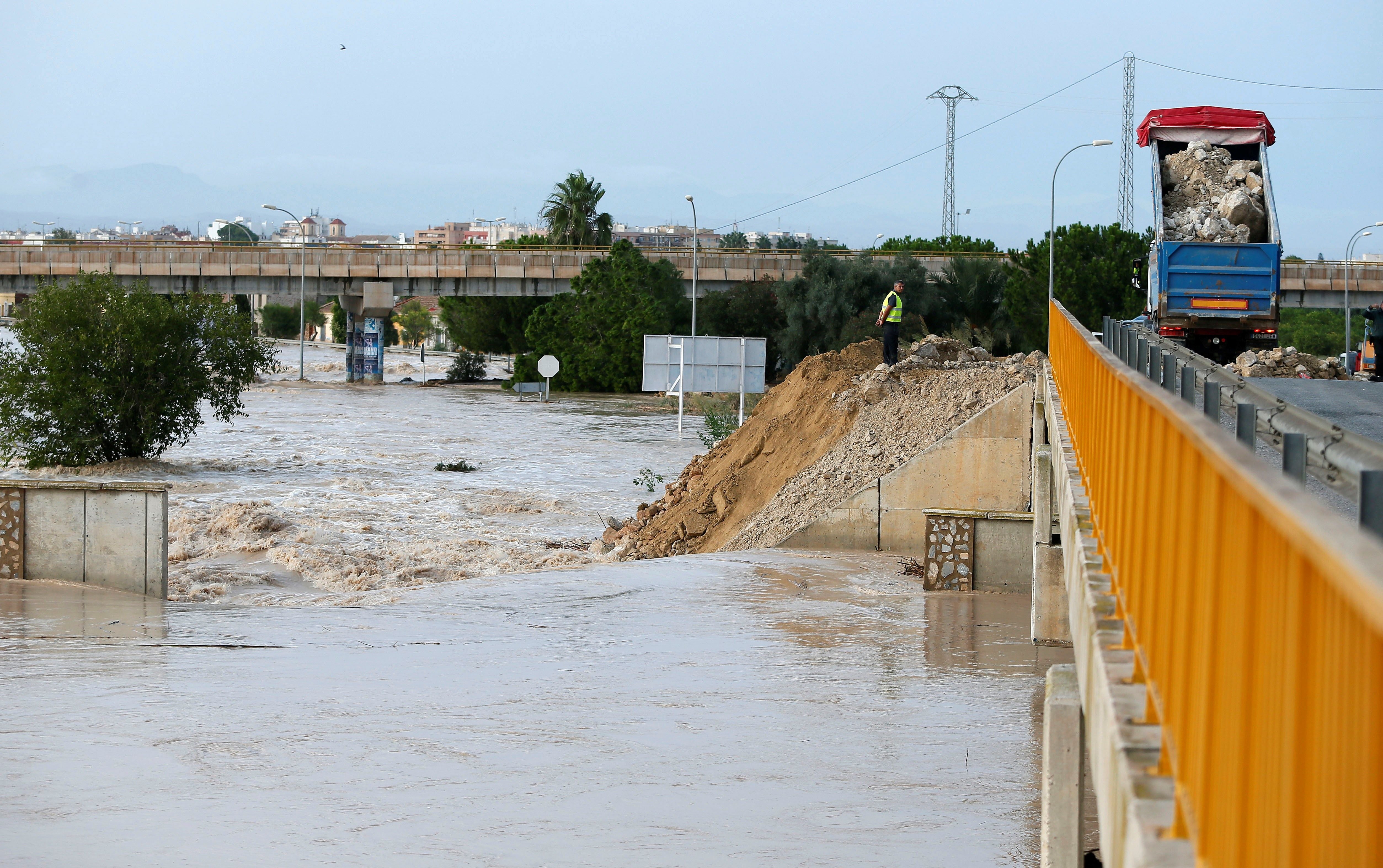 Rescatan en helicóptero a tres mujeres que se habían puesto de parto mientras estaban atrapadas por el temporal Rescatan en helicóptero a tres mujeres que se habían puesto de parto mientras estaban atrapadas por el temporal