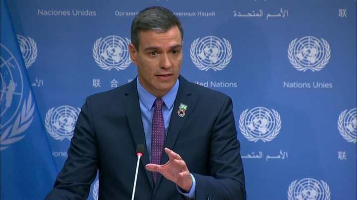 Pedro Sánchez: "Torra lo tiene fácil para que no se asocie independentismo y violencia, que condene a los vinculados con ella" Pedro Sánchez: "Torra lo tiene fácil para que no se asocie independentismo y violencia, que condene a los vinculados con ella"