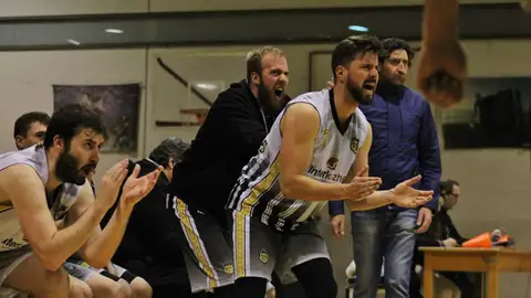 Javi Pascual, Rubén Pedrós, Nacho Moreno y el técnico del Elche Basket Club, Ramón Peña. BALONCESTO