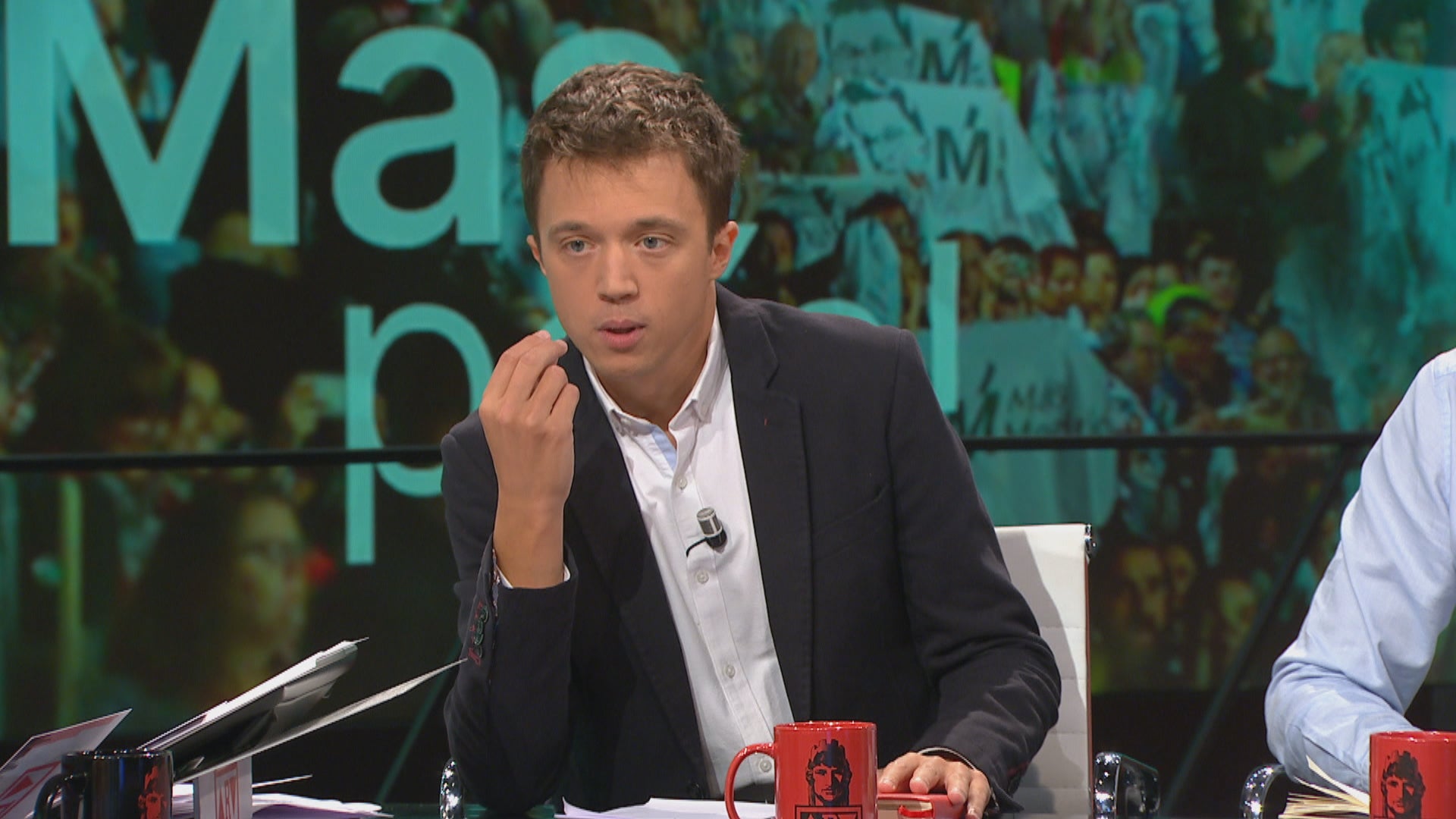 Errejón avisa a Sánchez de que no cuente con él si se escora hacia Cs o el PP Errejón avisa a Sánchez de que no cuente con él si se escora hacia Cs o el PP