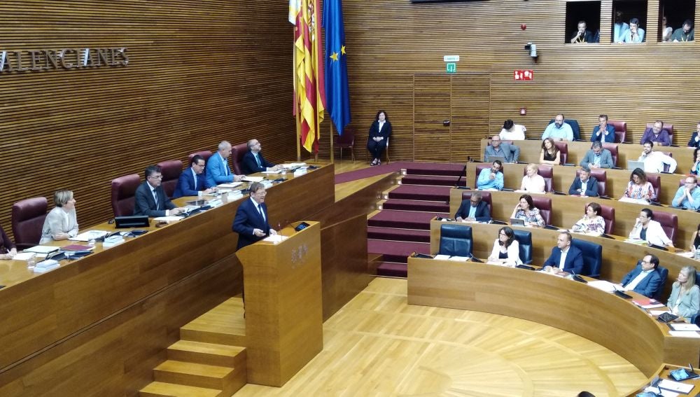 El president de la Generalitat Ximo Puig durante su comparecencia en Les Corts.