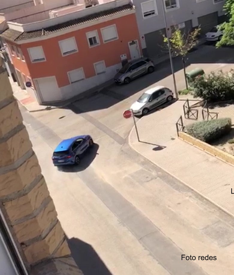 La Policía Local de Novelda detiene a un conductor que dio positivo en cannabis y cocaína tras conducir de forma temeraria La Policía Local de Novelda detiene a un conductor que dio positivo en cannabis y cocaína tras conducir de forma temeraria