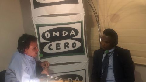 Samuel Eto'o en El Transistor con Jos&eacute; Ram&oacute;n de La Morena