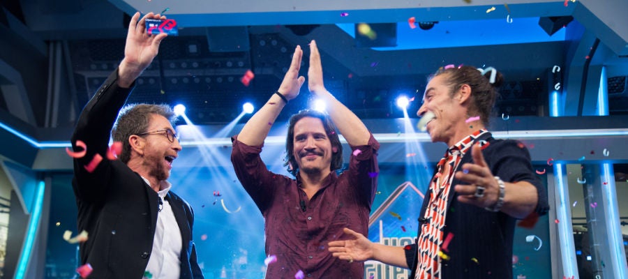 'El Hormiguero 3.0' reparte la tarjeta valorada en 9.000€ a un matrimonio afectado por las riadas 'El Hormiguero 3.0' reparte la tarjeta valorada en 9.000€ a un matrimonio afectado por las riadas