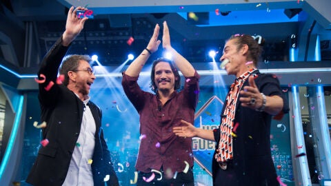 'El Hormiguero 3.0' reparte la tarjeta valorada en 9.000&euro; a un matrimonio afectado por las riadas