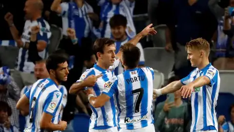 Los jugadores de la Real Sociedad celebran un gol Los jugadores de la Real Sociedad celebran un gol