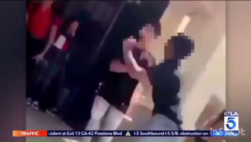 Muere un menor tras recibir una brutal paliza de dos compañeros en una escuela de California Muere un menor tras recibir una brutal paliza de dos compañeros en una escuela de California