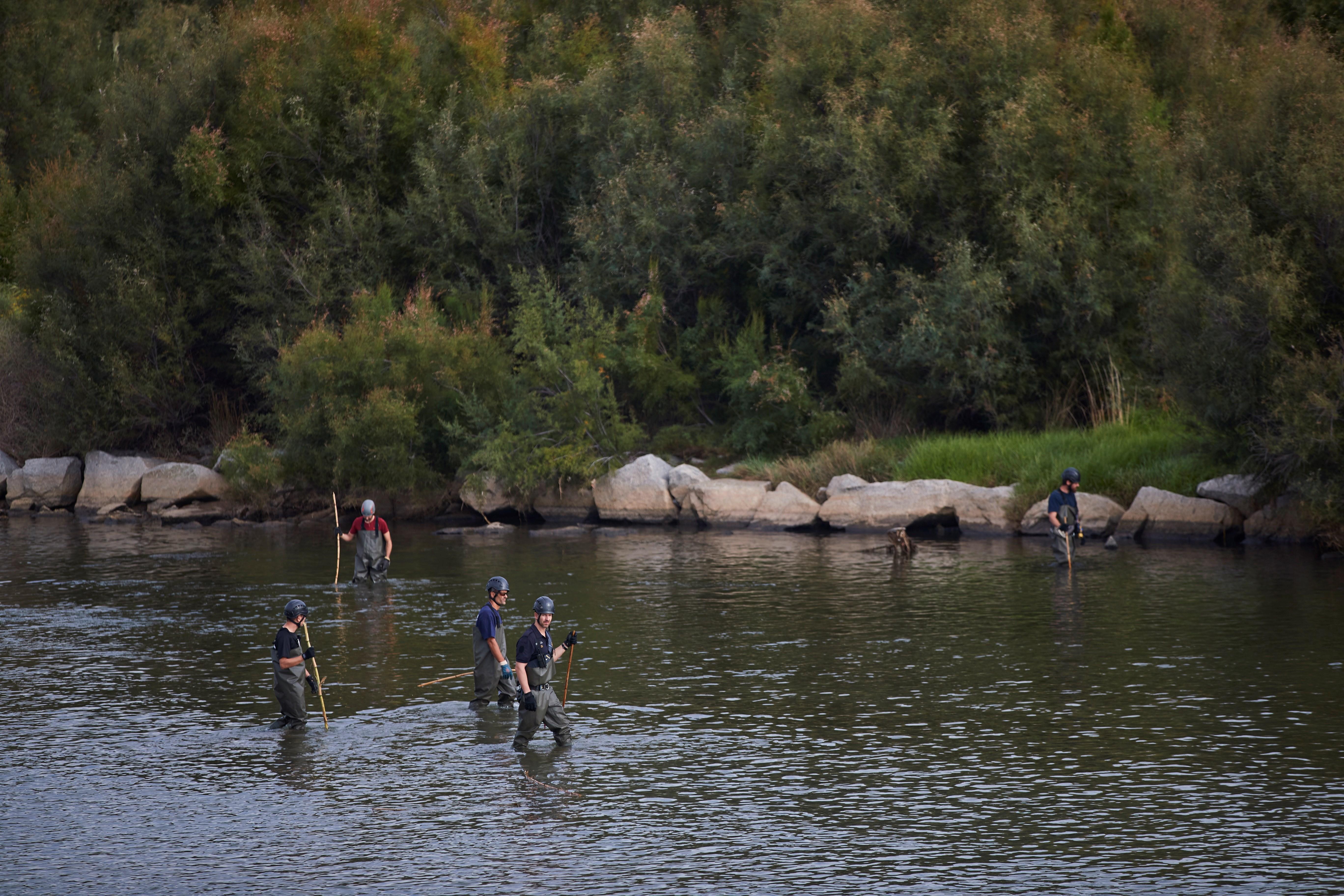 Sigue la búsqueda del cuerpo del bebé de pocos días arrojado por su padre al río Besós Sigue la búsqueda del cuerpo del bebé de pocos días arrojado por su padre al río Besós