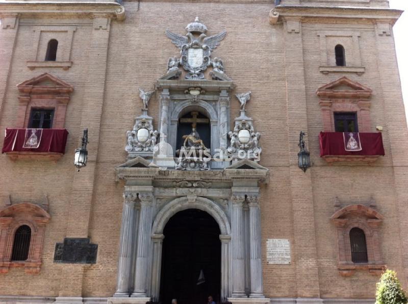 Párroco: "La comunión con la mano, por favor" Párroco: "La comunión con la mano, por favor"