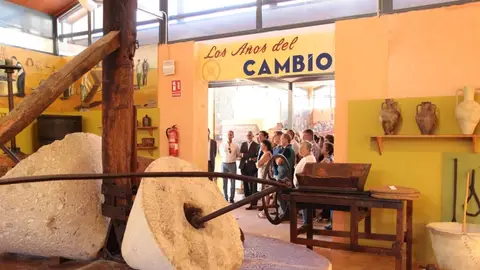 Nueva sala expositiva ‘Los años del cambio’ del Museo Escolar de Pusol de Elche. Nueva sala expositiva ‘Los años del cambio’ del Museo Escolar de Pusol de Elche.