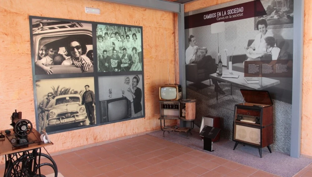 Nueva sala ‘Los años del cambio’ del Museo Escolar de Pusol de Elche.