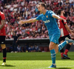 Cherysev celebra un gol con el Valencia Cherysev celebra un gol con el Valencia