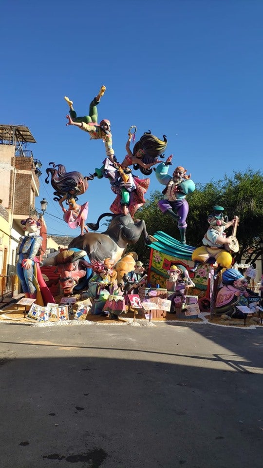 Benicarló ya tiene sus monumentos falleros en la calle Benicarló ya tiene sus monumentos falleros en la calle