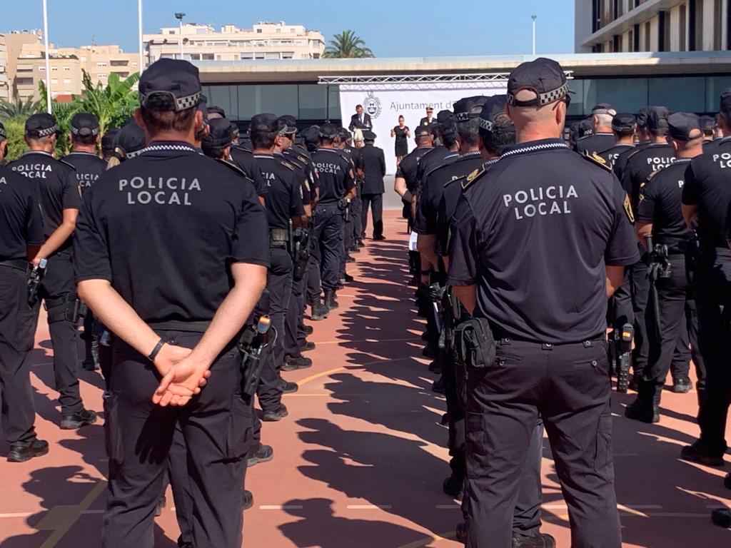 El alcalde de Elche se compromete a “consolidar” en este mandato una Policía Local con más de 400 agentes El alcalde de Elche se compromete a “consolidar” en este mandato una Policía Local con más de 400 agentes