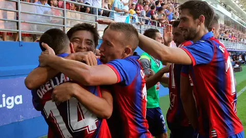 Los jugadores del Eibar celebran un gol de Orellana Los jugadores del Eibar celebran un gol de Orellana