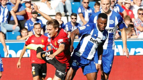 Wakaso lucha por un bal&oacute;n