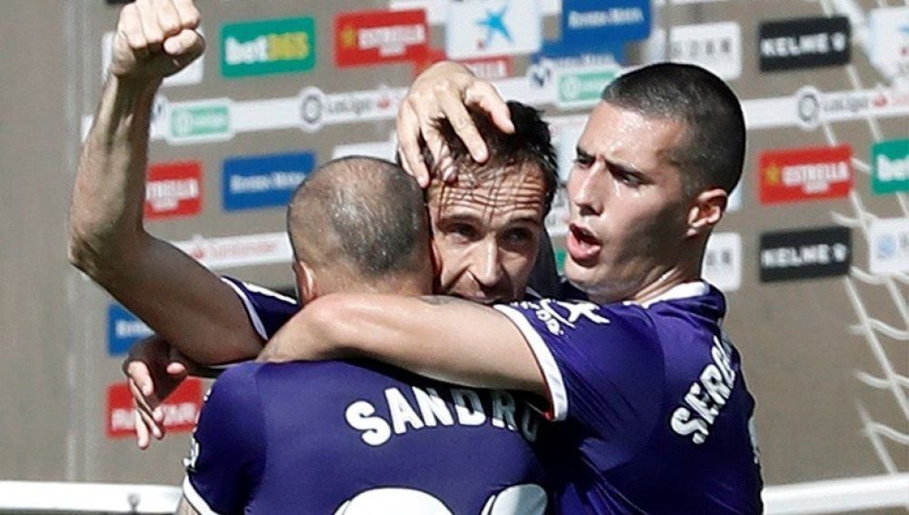 Míchel celebra un gol con el Valladolid