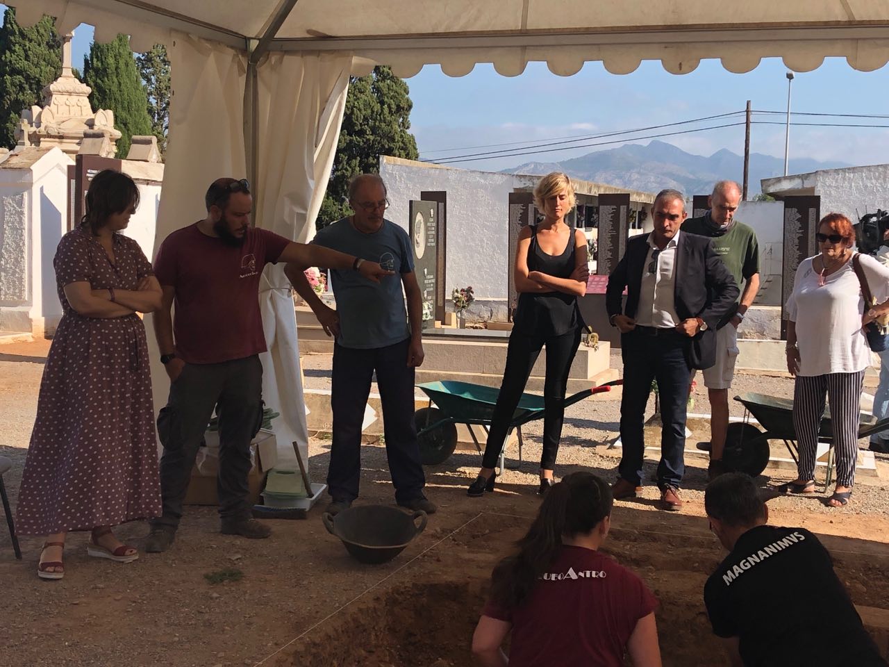 Pérez Garijo: "Desde Conselleria queremos exhumar todas las fosas posibles del territorio valenciano" Pérez Garijo: "Desde Conselleria queremos exhumar todas las fosas posibles del territorio valenciano"