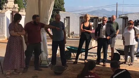 a concejala de Memoria Democrática en el Ayuntamiento de Castelló, Verònica Ruiz, ha acompañado a la Consellera de Participación, Transparencia, Cooperación y Calidad Democrática, Rosa Pérez Garijo, a visitar la segunda fase de las exhumaciones. EXHUMACIONES