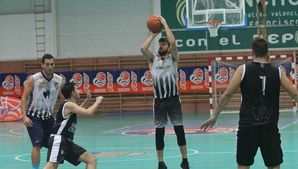 La clave de la victoria del Interkozha Elche Basket Club estuvo en una defensa agresiva y en la buena elección en el tiro.