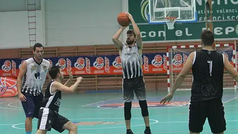 La clave de la victoria del Interkozha Elche Basket Club estuvo en una defensa agresiva y en la buena elección en el tiro. BALONCESTO