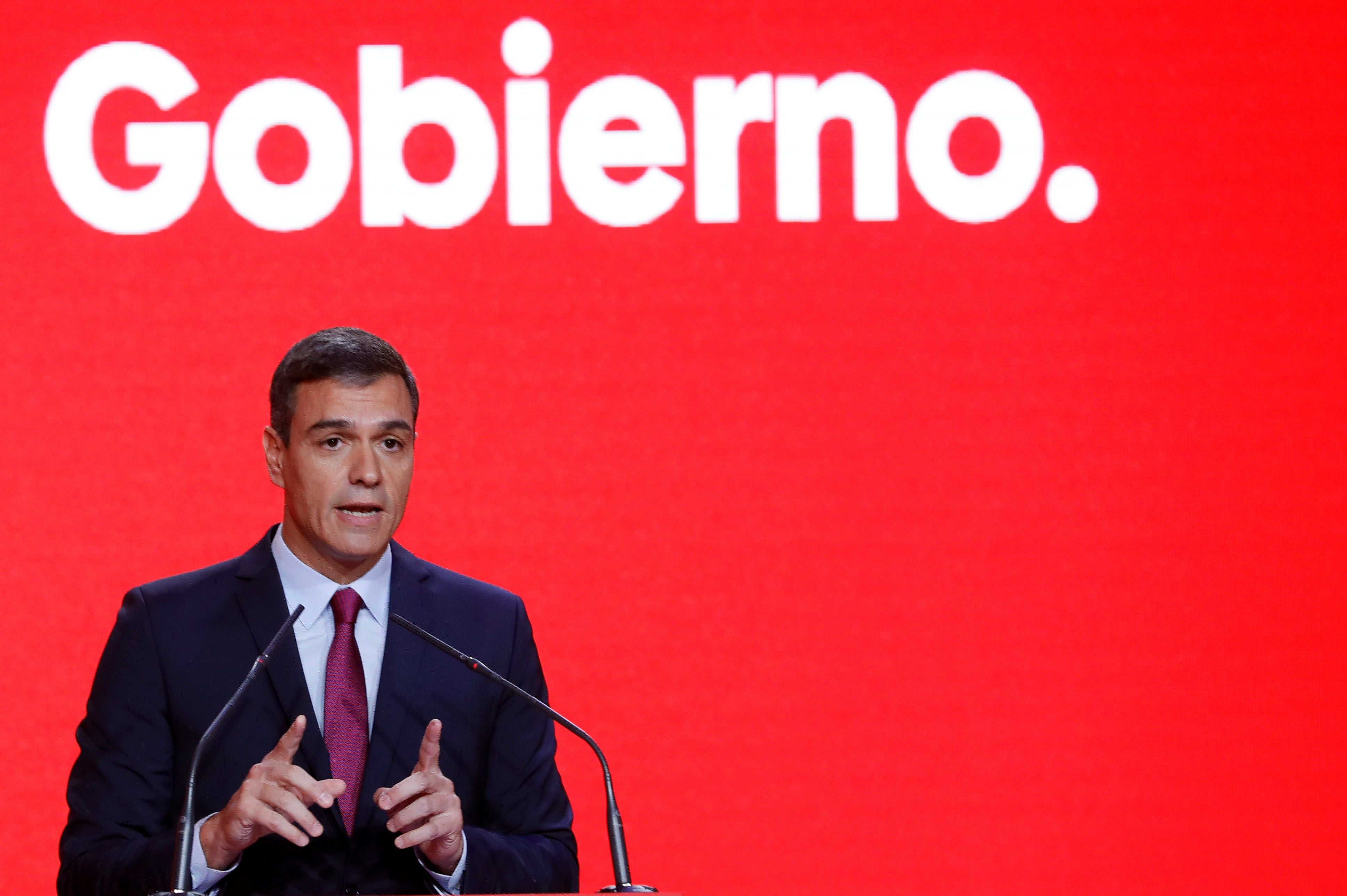 Pedro Sánchez advierte de que el 155 se puede aplicar aunque el gobierno esté en funciones Pedro Sánchez advierte de que el 155 se puede aplicar aunque el gobierno esté en funciones