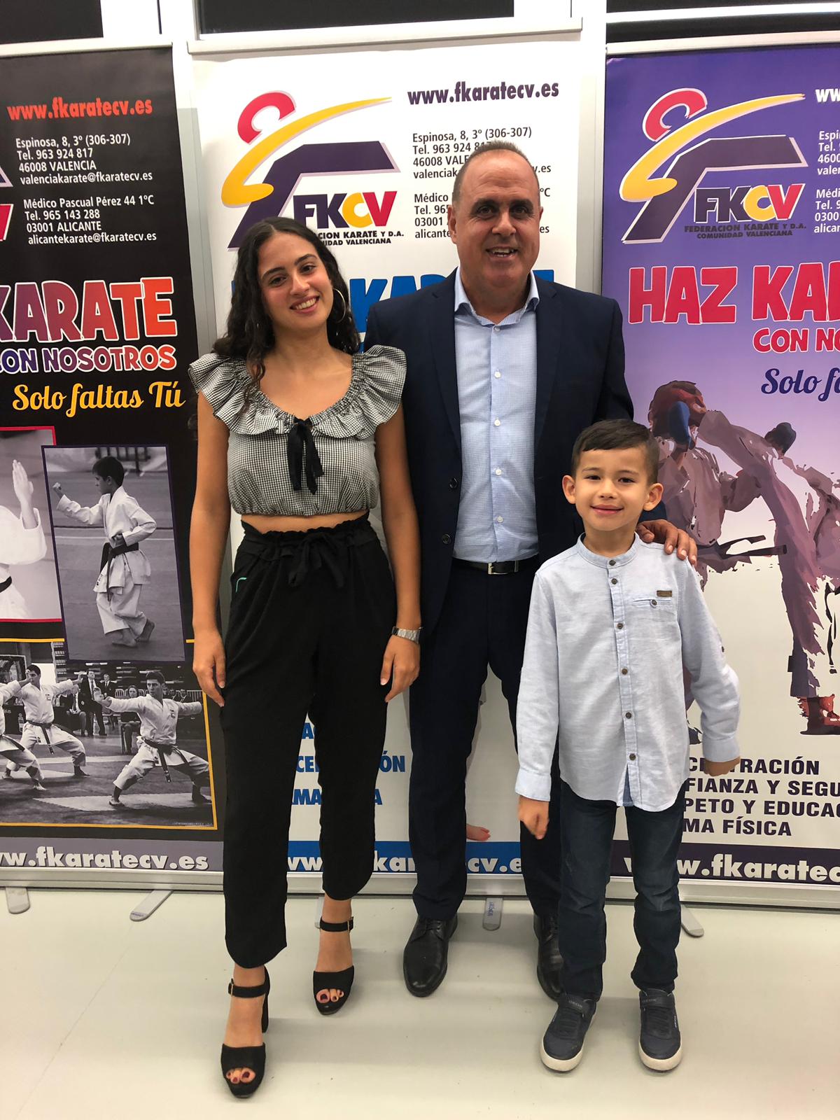Ana Chazarra y Daniel Miguez, galardonados por la Federación de karate de la Comunidad Valenciana Ana Chazarra y Daniel Miguez, galardonados por la Federación de karate de la Comunidad Valenciana