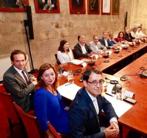 Reunión con agentes económicos y sociales en el Consolat de Mar Reunión con agentes económicos y sociales en el Consolat de Mar