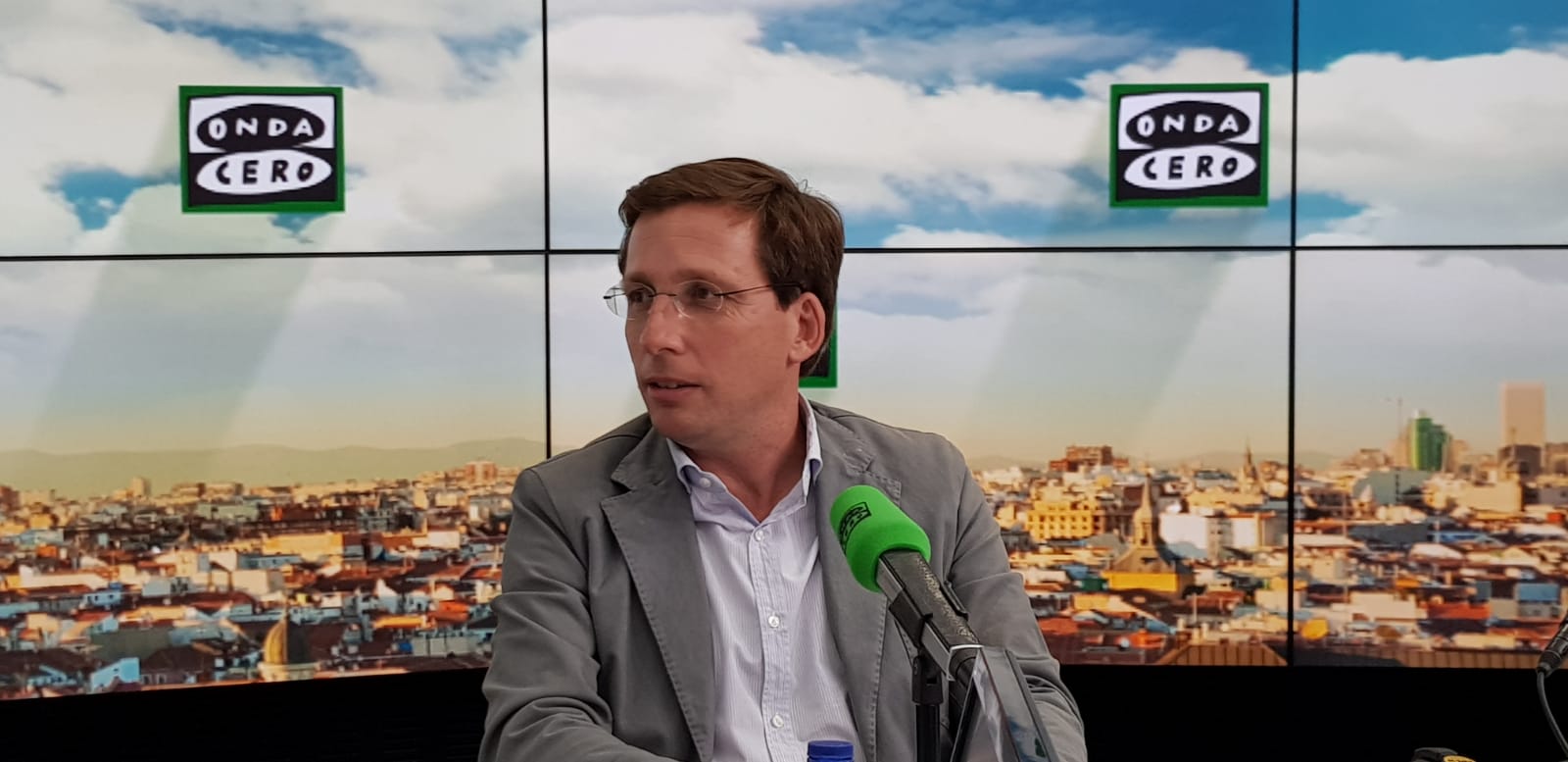 Así reacciona Almeida a las palabras de Belén Esteban Así reacciona Almeida a las palabras de Belén Esteban