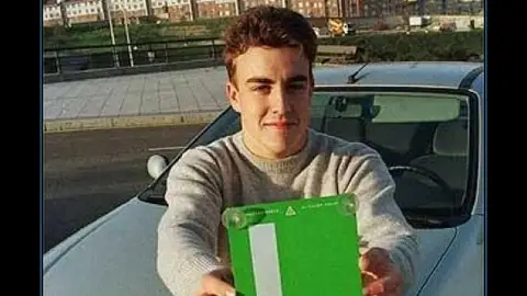 Fernando Alonso porta la L de conductor novel Fernando Alonso porta la L de conductor novel