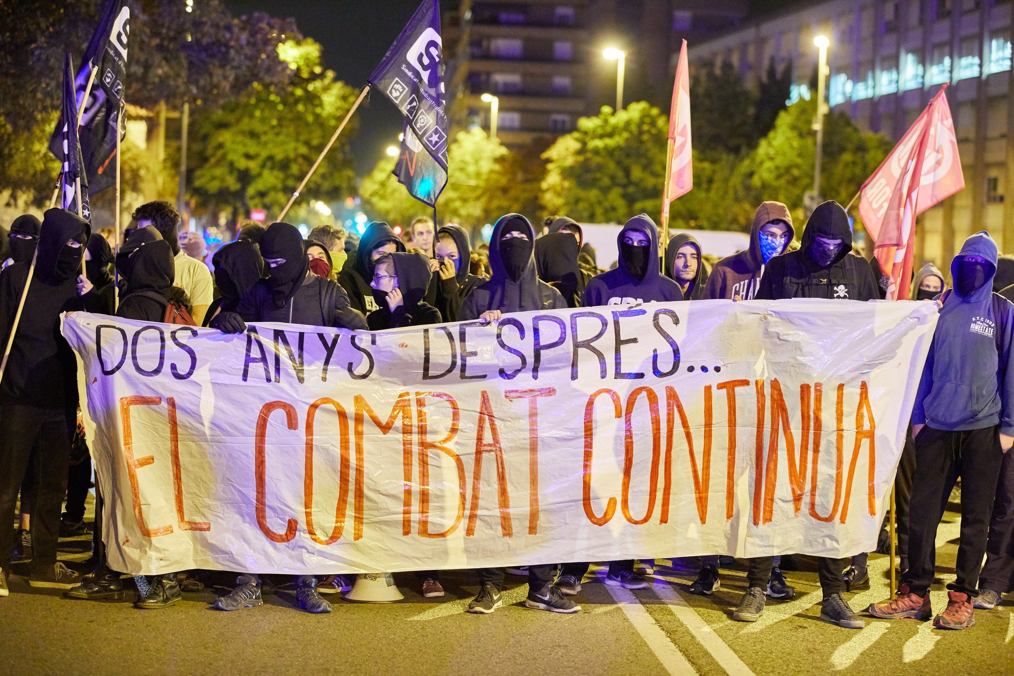 Tertulia: Con la mirada puesta en Cataluña Tertulia: Con la mirada puesta en Cataluña