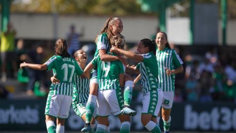 Las jugadoras del Betis F&eacute;minas celebran un gol