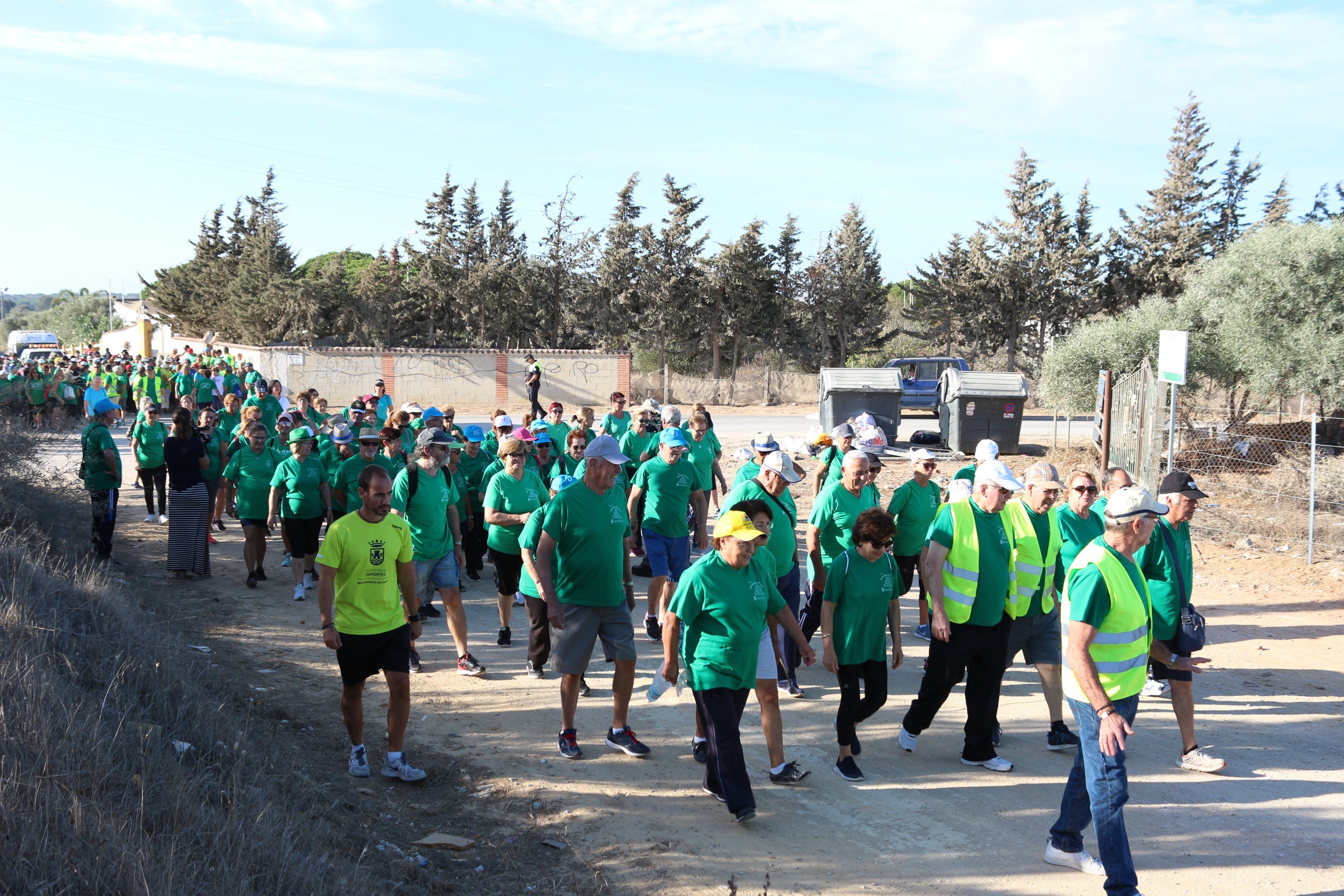 Chiclana celebra el Día Internacional del Mayor con una ruta de senderismo Chiclana celebra el Día Internacional del Mayor con una ruta de senderismo