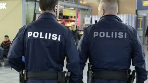 Dos agentes de la Polic&iacute;a de Finlandia