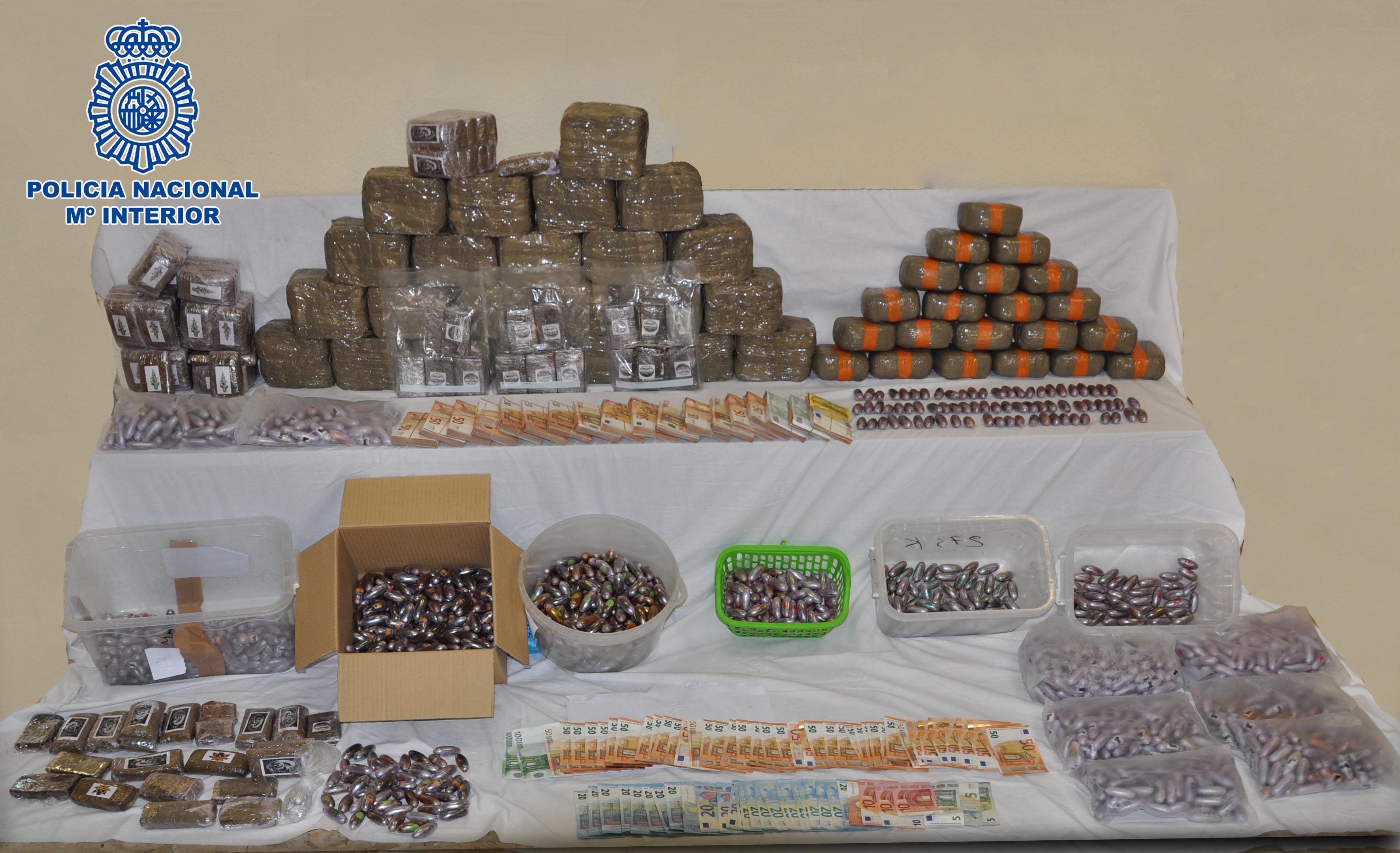 Detenidas en Puertollano 6 "mulas" con 102 "bellotas" de hachís en su cuerpo Detenidas en Puertollano 6 "mulas" con 102 "bellotas" de hachís en su cuerpo