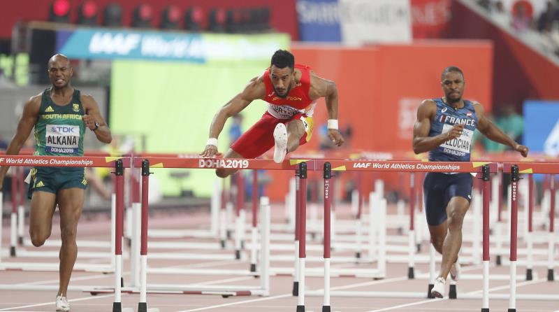 Orlando Ortega se queda sin medalla tras ser tocado por McLeod en la recta final Orlando Ortega se queda sin medalla tras ser tocado por McLeod en la recta final