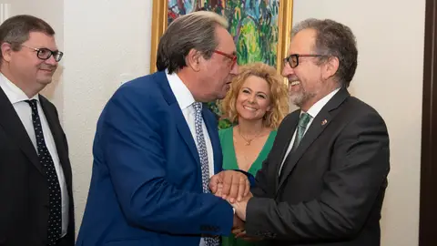 El presidente de la Diputación, José Martí, y el presidente de Ashotur, Carlos Escorihuela. El presidente de la Diputación, José Martí, y el presidente de Ashotur, Carlos Escorihuela.