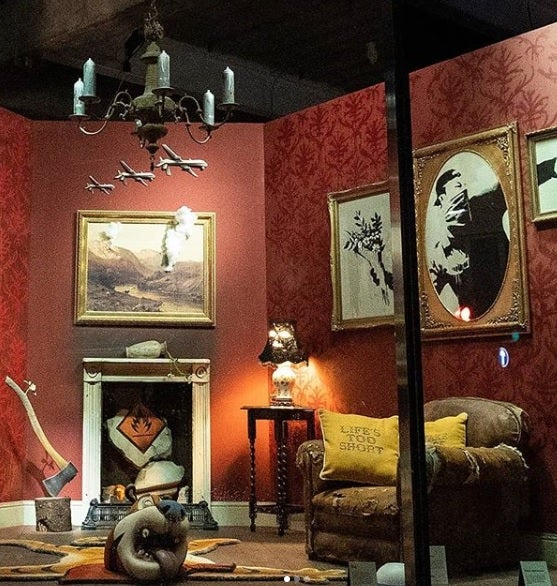 Banksy abre una tienda durante 15 días en Londres cuyos ingresos se destinarán a comprar un barco para rescatar inmigrantes Banksy abre una tienda durante 15 días en Londres cuyos ingresos se destinarán a comprar un barco para rescatar inmigrantes