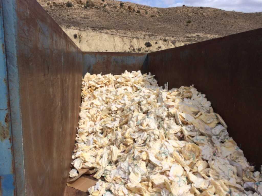 Aspe pone a disposición de los agricultores su punto limpio para recoger los 'bolsos' que cubren la uva Aspe pone a disposición de los agricultores su punto limpio para recoger los 'bolsos' que cubren la uva