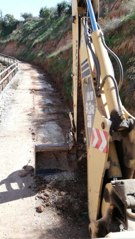 Obras en el sendero del río Tarafa en Aspe.