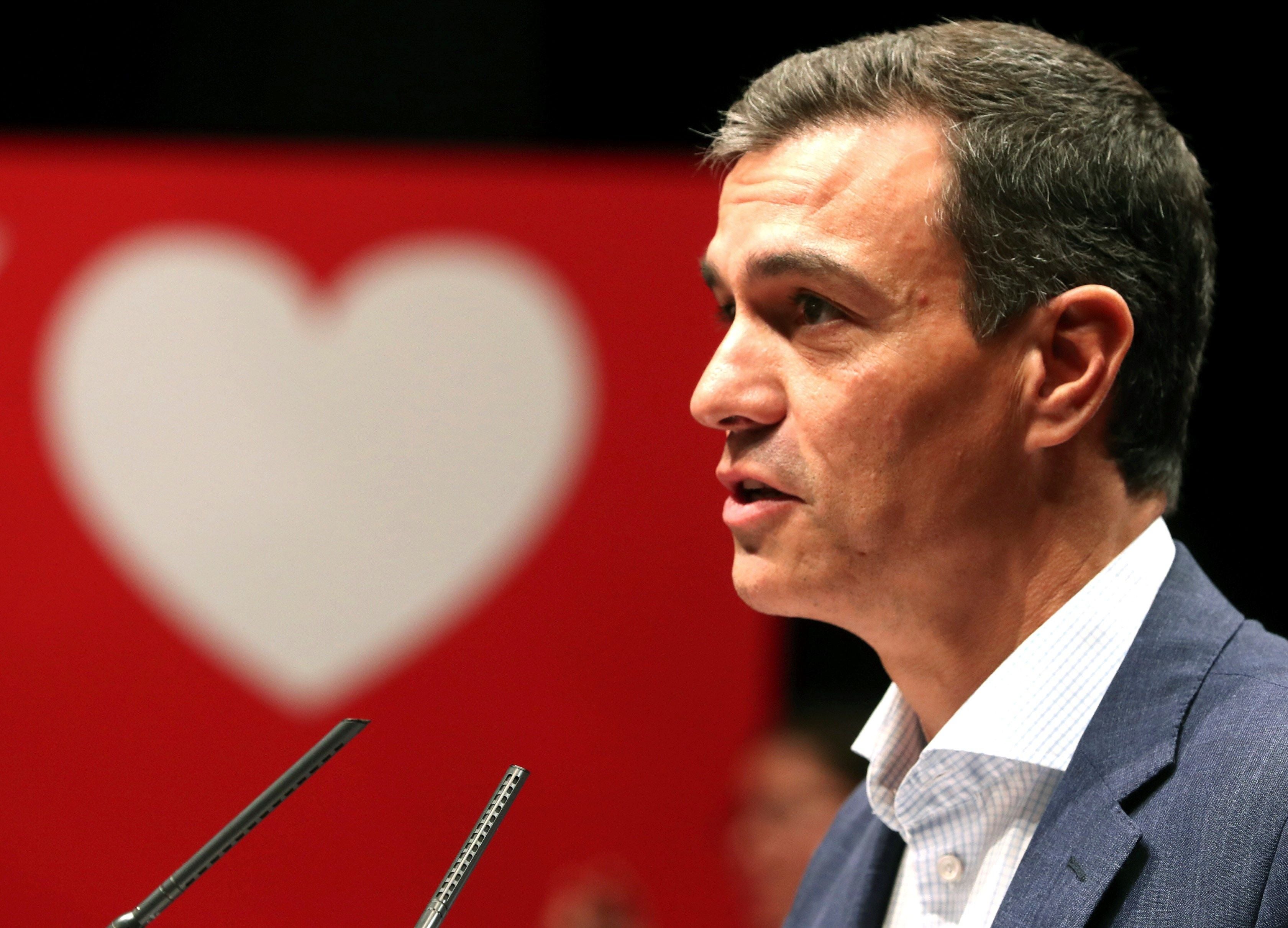 Sánchez promete las entregas a cuenta a las Comunidades Autónomas antes del 10N Sánchez promete las entregas a cuenta a las Comunidades Autónomas antes del 10N