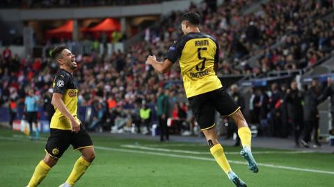 Achraf celebra su gol en Praga. 