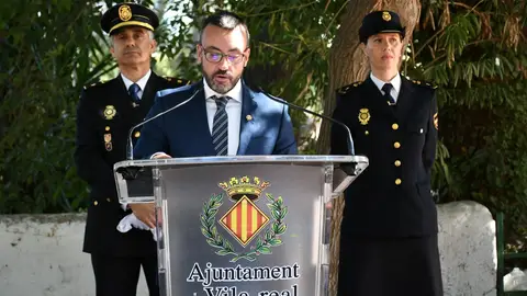 L´alcalde José Benlloch durant la seva intervenció en l´acte de la La Policia Nacional ha celebrat la festivitat dels Sants Àngels Custodis en l´ermita de la Mare de Déu de Gràcia.