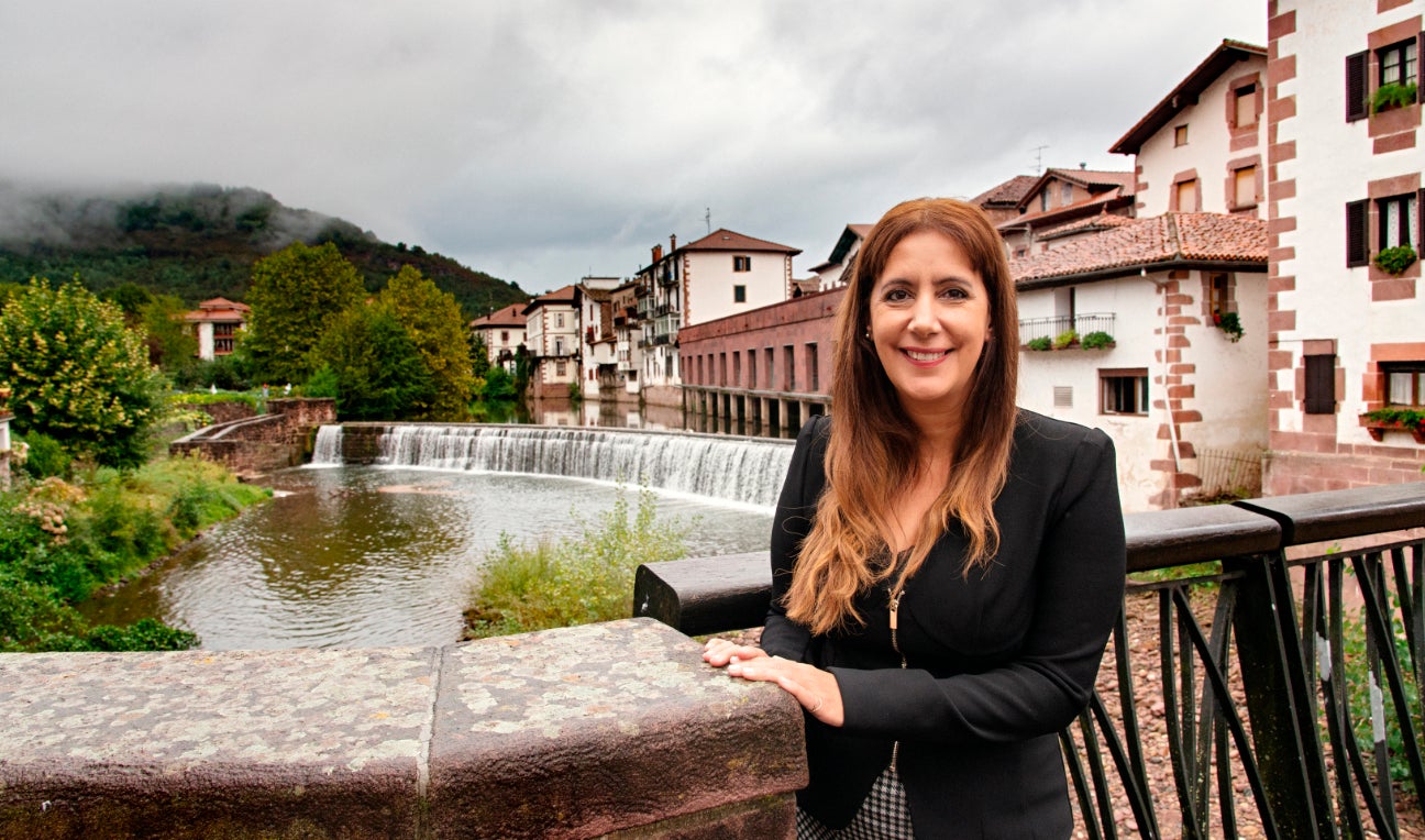 Dolores Redondo: "Sant Jordi es el día del amor con lo más significativo de la belleza: un libro y una flor" Dolores Redondo: "Sant Jordi es el día del amor con lo más significativo de la belleza: un libro y una flor"