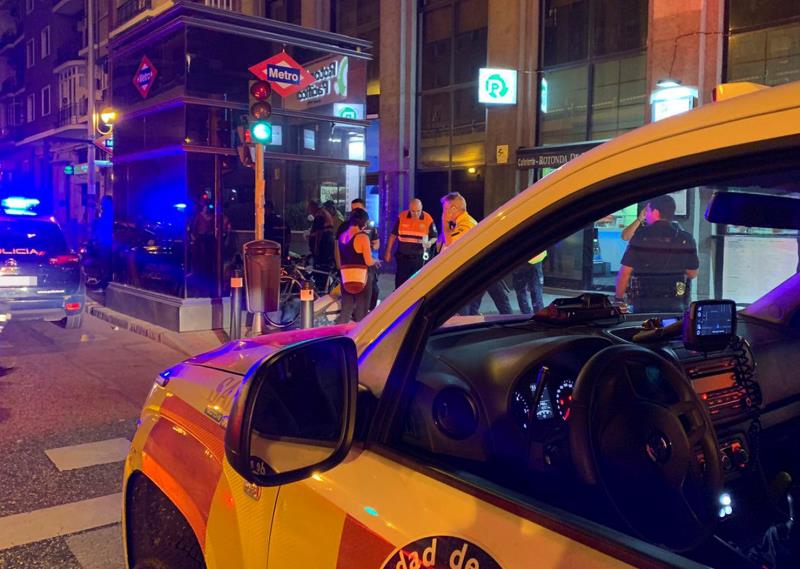Redada policial contra locutorios y bares en los que se reúnen bandas latinas Redada policial contra locutorios y bares en los que se reúnen bandas latinas