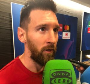 Leo Messi, con el micrófono de Onda Cero. Leo Messi, con el micrófono de Onda Cero.
