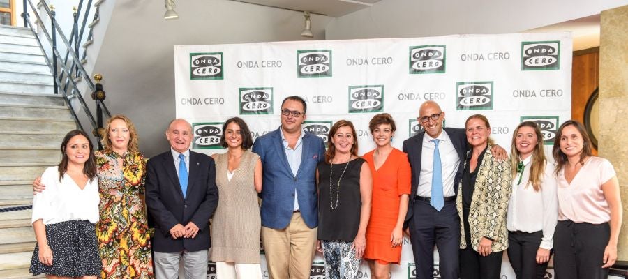 La Presidenta del Govern, Francina Armengol, junto a Juan Carlos Enrique, Director de Atresmedia Radio en Baleares, y algunas de las ponentes y colaboradores que participaron en "Foro Talento", como Cristina Villanueva o Lary León. La Presidenta del Govern, Francina Armengol, junto a Juan Carlos Enrique, Director de Atresmedia Radio en Baleares, y algunas de las ponentes y colaboradores que participaron en "Foro Talento", como Cristina Villanueva o Lary León.