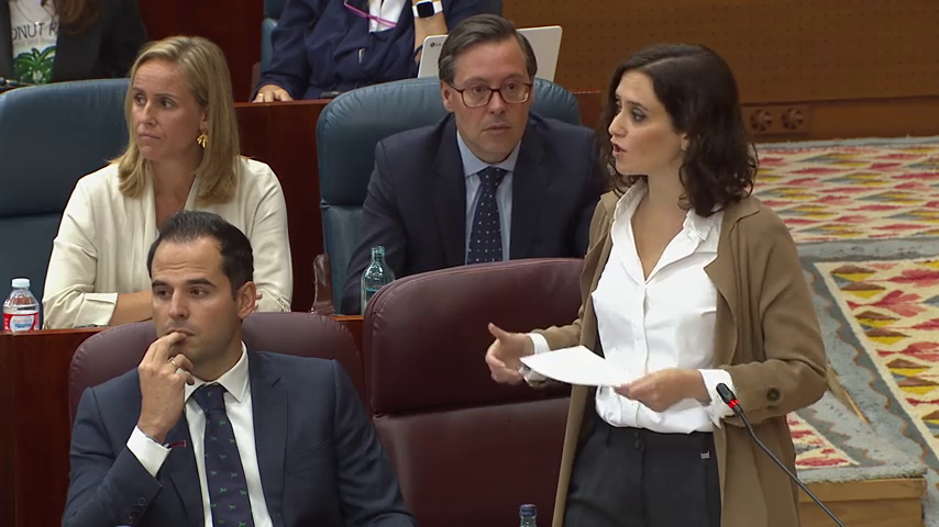Tertulia: "Ayuso incendia la política con sus declaraciones" Tertulia: "Ayuso incendia la política con sus declaraciones"
