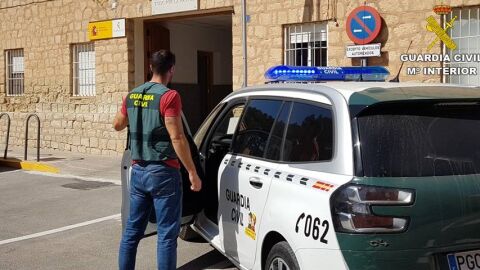 Un agente de la Guardia Civil. Un agente de la Guardia Civil.
